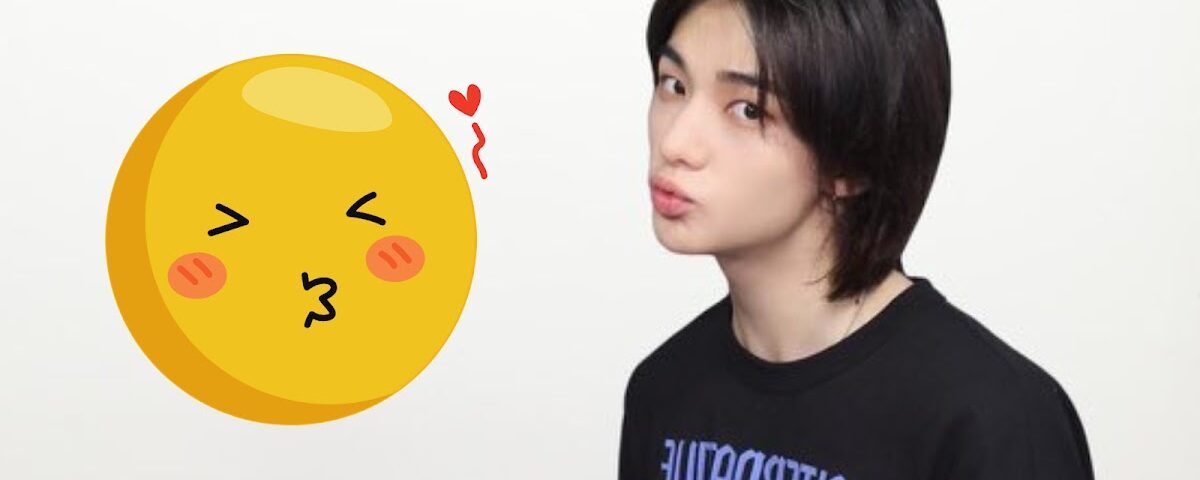 Stray Kids' Hyunjin Just Wants STAYs To Kiss Him